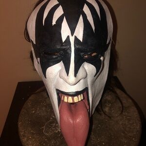 Vintage kiss mask